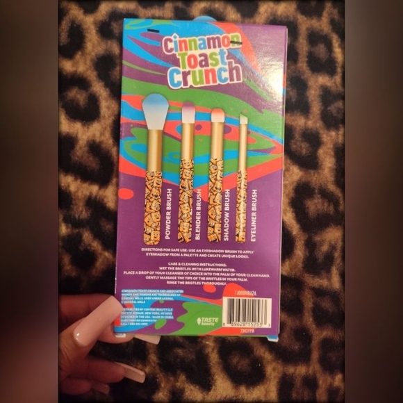 🔥Cinnamon Toast Crunch Eyeshadow Palette & Brushes (Bundle)🔥 - Picture 3 of 9